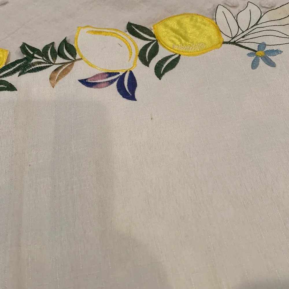 Lemon Embroidery 🍋 table runner - Picture 3 of 3